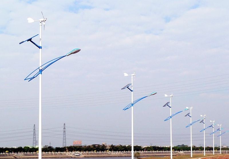 了解更多關(guān)于小型風力發(fā)電機的功能